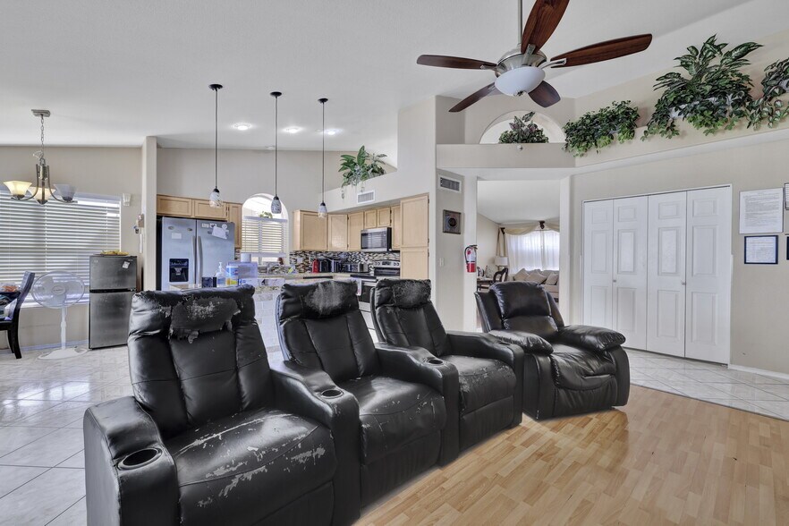 TURNKEY 15-Bed ALH Portfolio in PEORIA, Peoria, AZ à vendre - Photo de l’immeuble – Image 2 sur 8