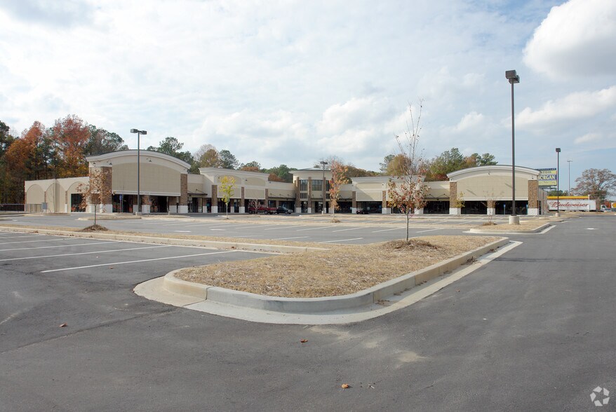 745 Beaver Ruin Rd, Lilburn, GA à louer - Photo de l’immeuble – Image 2 sur 11