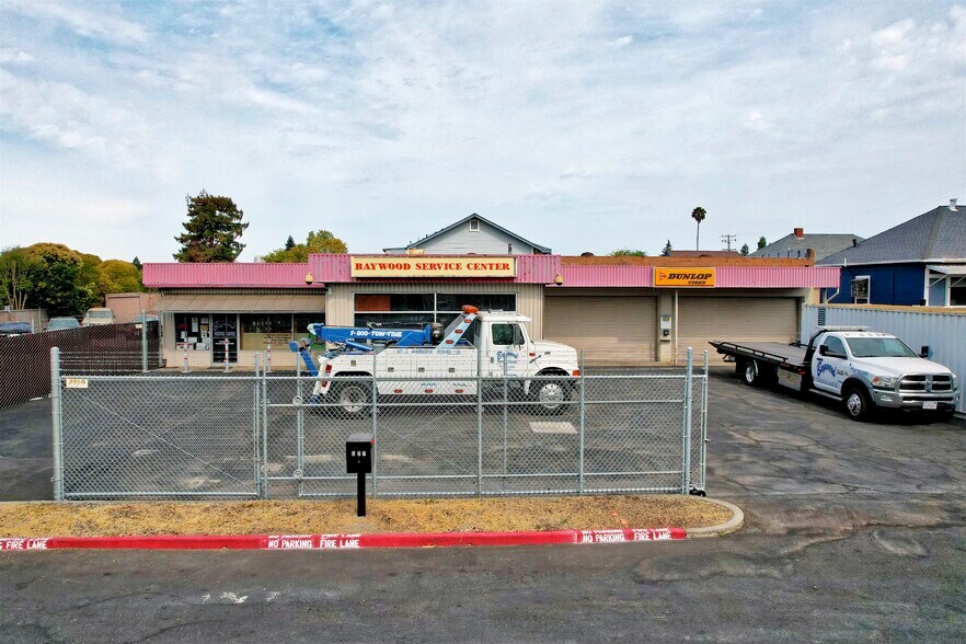 527 E Washington St, Petaluma, CA à vendre - Photo de l’immeuble – Image 3 sur 18