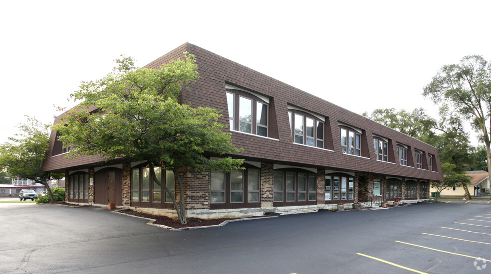 95 W Grand Ave, Lake Villa, IL à louer - Photo de l’immeuble – Image 2 sur 10