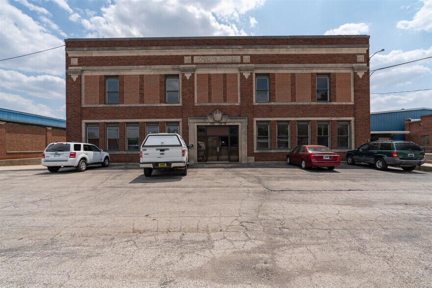 1100 E Bell St, Bloomington, IL à vendre - Photo de l’immeuble – Image 2 sur 38