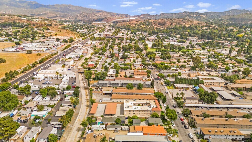 Santa Clarita Valley Portfolio portefeuille de 3 biens à vendre sur LoopNet.fr - Photo de l’immeuble – Image 2 sur 21