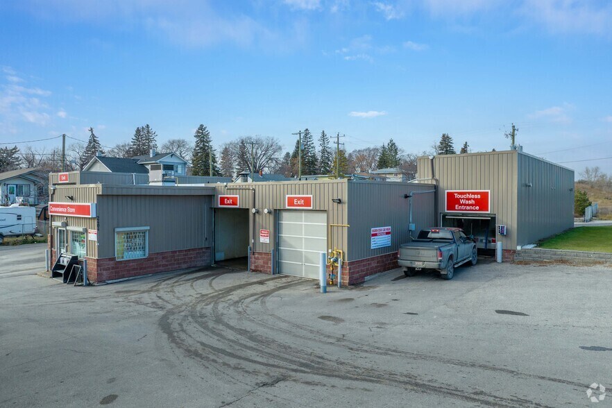 2404 68th Ave SE, Calgary, AB à vendre - Photo de l’immeuble – Image 2 sur 6
