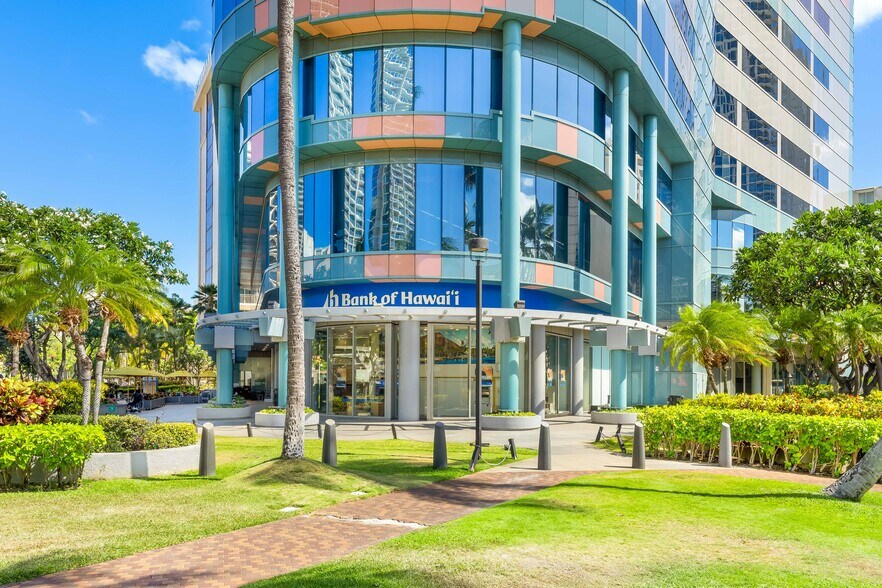 2155 kalakaua Ave, Honolulu, HI à louer - Photo de l’immeuble – Image 1 sur 9