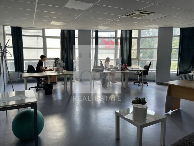 Plus de détails pour Bureau à vendre