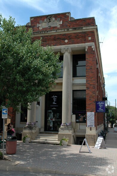 115 E Virginia St, McKinney, TX à louer - Photo de l’immeuble – Image 2 sur 13
