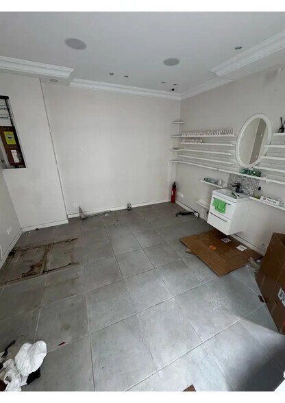 Local commercial dans Paris à louer - Photo de l’immeuble – Image 1 sur 5
