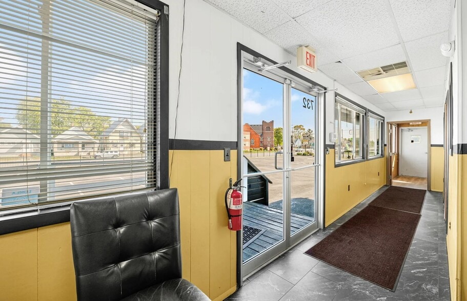 736 Woodville Rd, Toledo, OH à louer - Photo intérieure – Image 2 sur 16