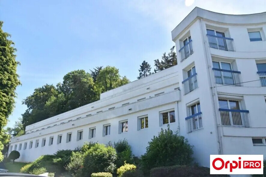 Bureau dans Saint-Brieuc à louer - Photo de l’immeuble – Image 1 sur 4