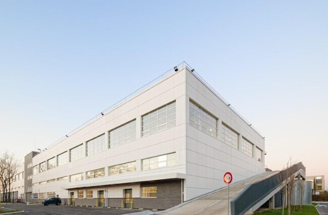 Plus de détails pour 56 Avenue Louis Roche, Gennevilliers - Bureau, Local d'activités à louer