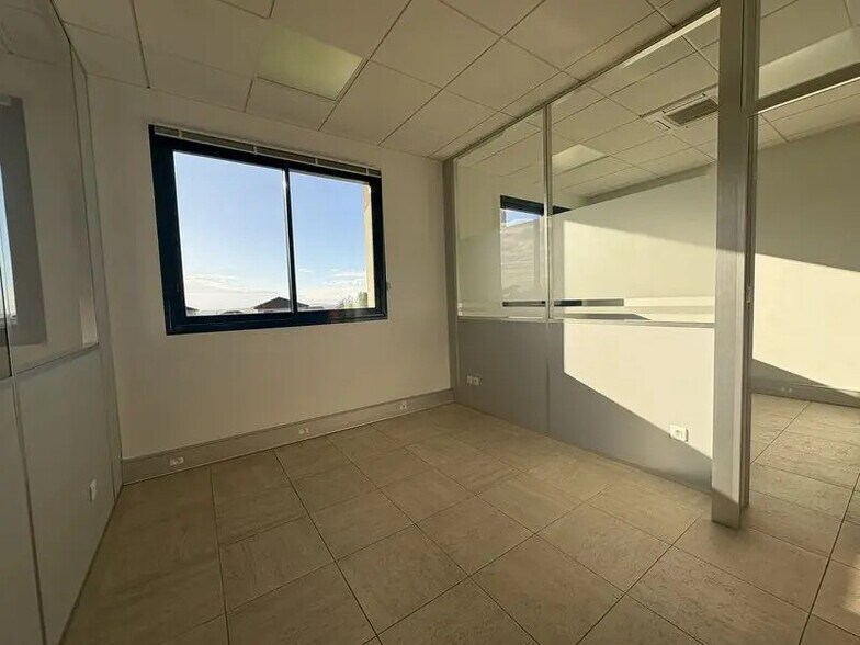 Local d’activités dans La Tour-de-Salvagny à louer - Photo intérieure – Image 2 sur 5