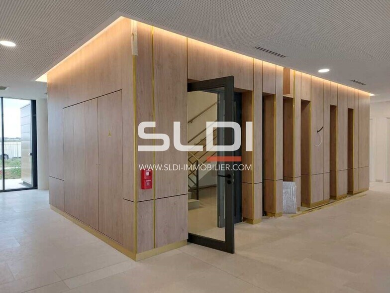 2 Rue Marcel Dassault, Genas à louer - Hall d’entrée – Image 3 sur 10