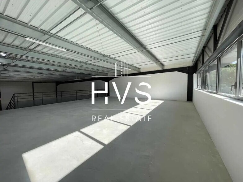 Local d’activités dans La Ciotat à louer - Photo intérieure – Image 2 sur 7