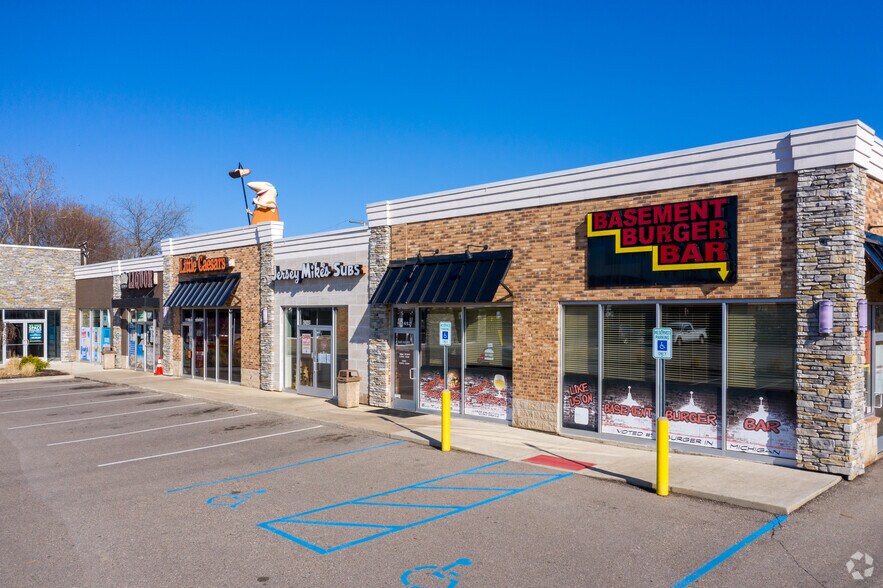 42400-42454 Ford Rd, Canton, MI à louer - Photo de l’immeuble – Image 2 sur 8
