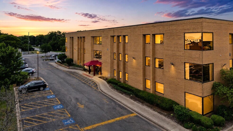 1S224 Summit Ave, Oakbrook Terrace, IL à louer - Photo de l’immeuble – Image 2 sur 16