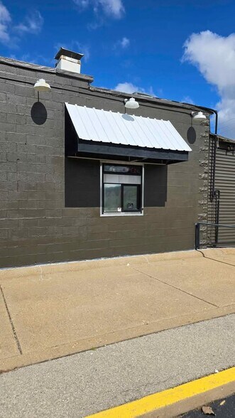 213 E Washington St, East Peoria, IL à vendre - Photo de l’immeuble – Image 3 sur 8