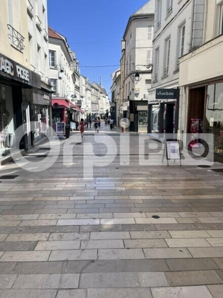 Local commercial dans Meaux à louer - Photo de l’immeuble – Image 1 sur 3