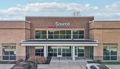 11701 W Bradley Rd, Milwaukee, WI à louer Photo de l’immeuble– Image 2 sur 8