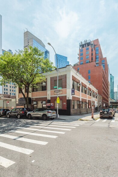 2804 41st Ave, Long Island City, NY à vendre - Photo de l’immeuble – Image 2 sur 20
