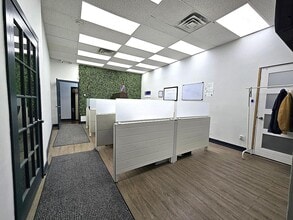 2284-2296 Boul Industriel, Laval, QC à louer Photo intérieure– Image 2 sur 5