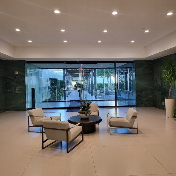 12012 Wickchester Ln, Houston, TX à louer - Photo intérieure – Image 2 sur 6