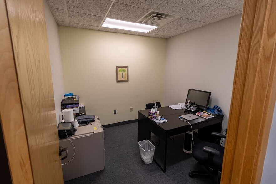 833 E 16th St, Holland, MI à louer - Photo de l’immeuble – Image 3 sur 19