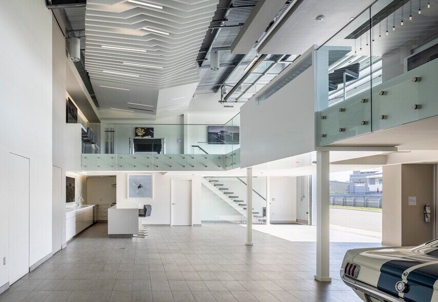 40-41 Straightaway Dr, Pontiac, MI à vendre - Photo intérieure – Image 3 sur 25