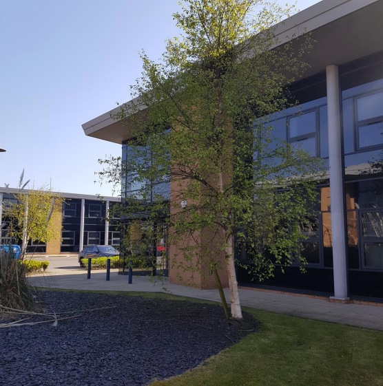 2 De Havilland Dr, Liverpool à louer Photo de l’immeuble– Image 1 sur 2