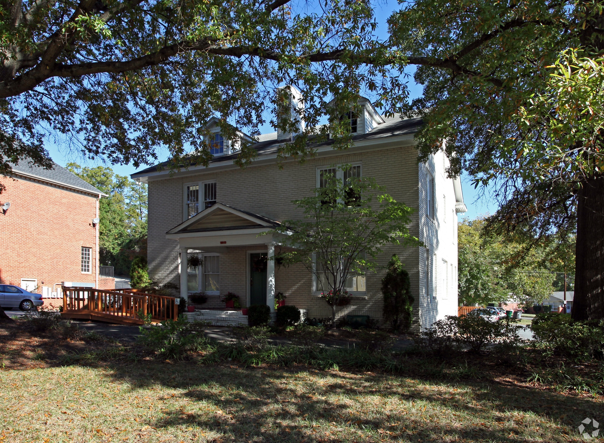 1819 East Blvd, Charlotte, NC à louer Photo principale– Image 1 sur 8