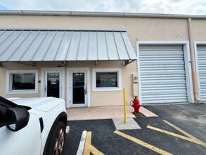 1200-1340 Stirling Rd, Dania Beach, FL à louer Photo de l’immeuble– Image 1 sur 6