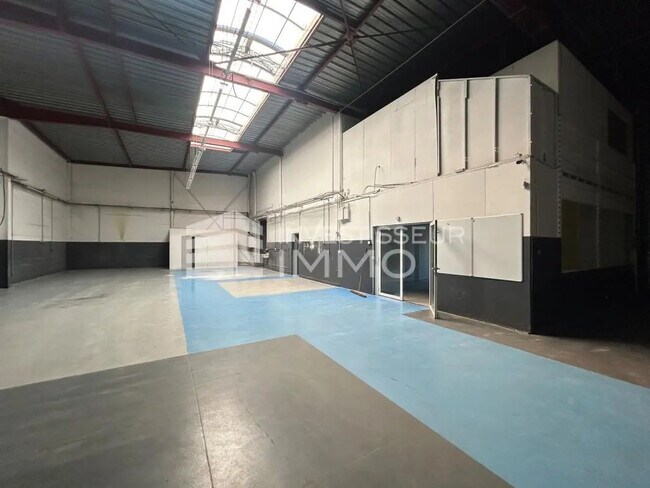 Plus de détails pour Local d'activités à louer