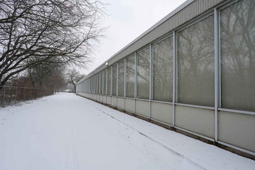 646 Chicago Rd, Chicago Heights, IL à louer - Photo principale – Image 1 sur 37