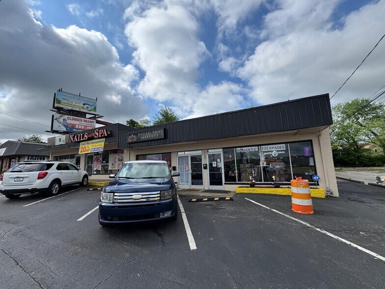 5103 Clinton Hwy, Knoxville, TN à vendre - Photo de l’immeuble – Image 1 sur 9