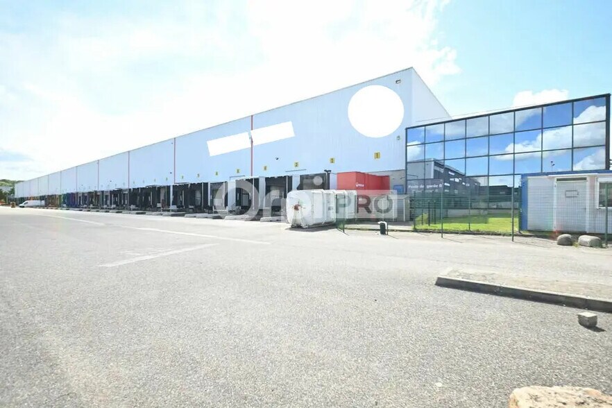 89 Rue De Malacombe, Saint-Quentin-Fallavier à louer - Photo de l’immeuble – Image 2 sur 5