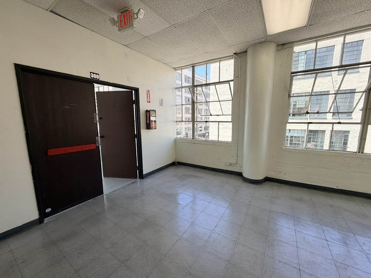 1048 Santee St, Los Angeles, CA à louer Photo intérieure– Image 1 sur 12