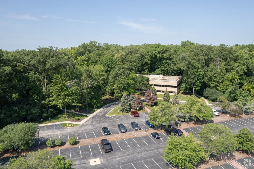 1695 Indian Wood Cir, Maumee, OH à louer - Aérien – Image 2 sur 7