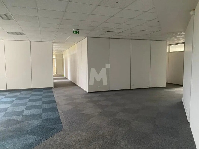 Bureau dans Évry-Courcouronnes à vendre - Photo intérieure – Image 3 sur 10