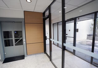 15111 123 Ave, Edmonton, AB à louer Photo intérieure– Image 2 sur 2