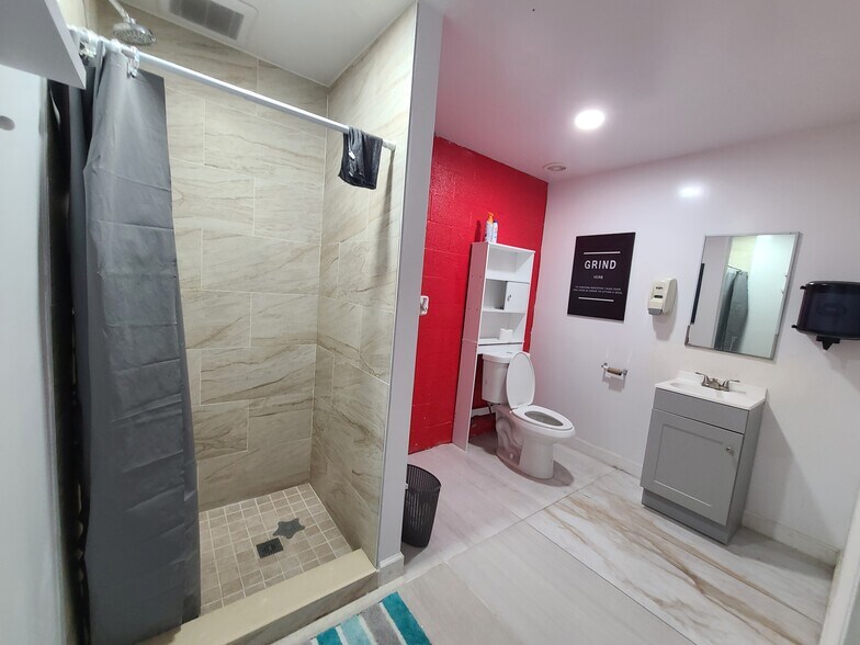 4980 NW 165th St, Miami Gardens, FL à vendre - Photo intérieure – Image 1 sur 6