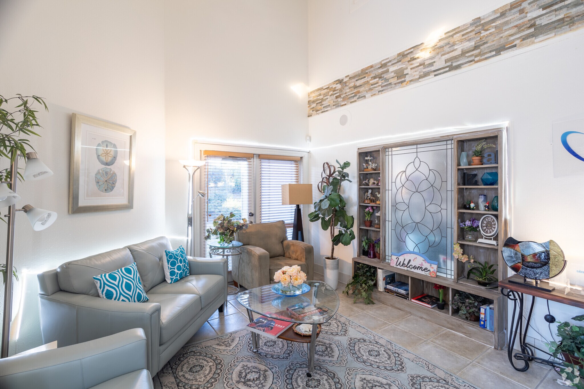 760 Las Posas Rd, Camarillo, CA à louer Hall d’entrée– Image 1 sur 9