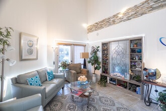 760 Las Posas Rd, Camarillo, CA à louer Hall d’entrée– Image 1 sur 9