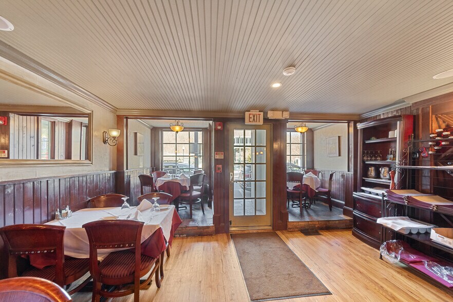 13 Adams St, Bedford Hills, NY à vendre - Photo de l’immeuble – Image 2 sur 39