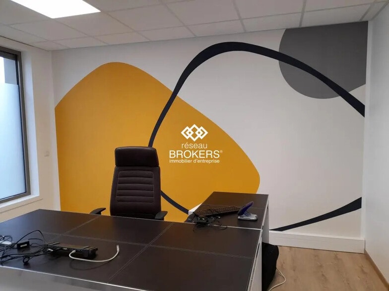 Bureau dans Eybens à louer - Photo de l’immeuble – Image 1 sur 4