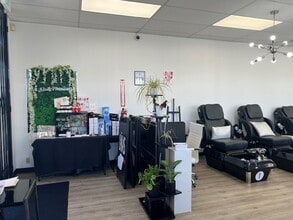 1201-1223 E 17th St, Santa Ana, CA à louer Photo intérieure– Image 1 sur 14