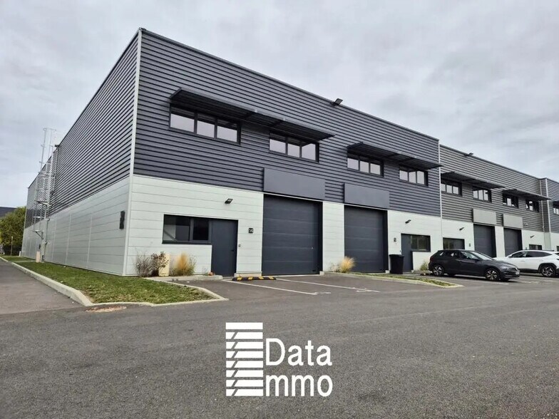 Industriel/Logistique dans Lieusaint à louer - Photo de l’immeuble – Image 2 sur 8