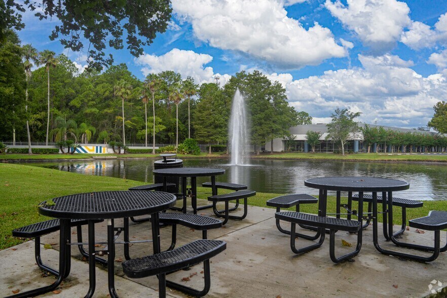 3728 Philips Hwy, Jacksonville, FL à louer - Photo de l’immeuble – Image 2 sur 18