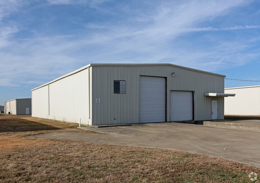 205 Industrial Dr, Forney, TX à louer - Photo principale – Image 1 sur 3