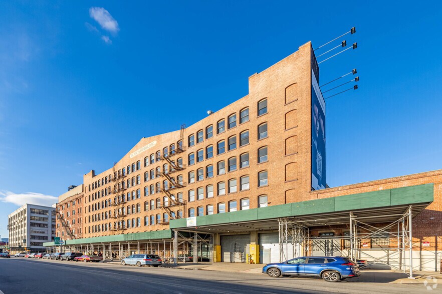 21-10 51st Ave, Long Island City, NY à vendre - Photo de l’immeuble – Image 3 sur 5