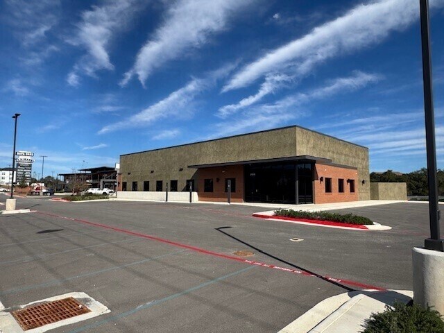 27616 Interstate 10 W, Boerne, TX à vendre Photo de l’immeuble– Image 1 sur 7