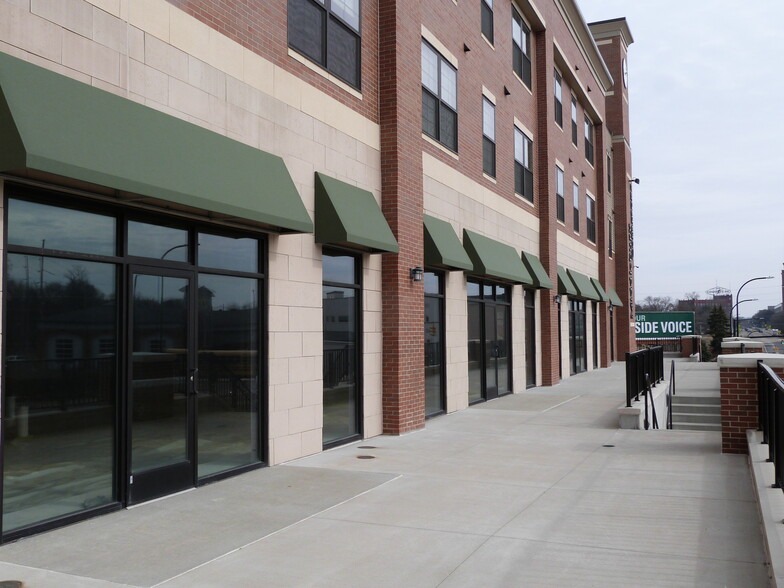 931 E Market St, Akron, OH à louer - Photo de l’immeuble – Image 2 sur 4